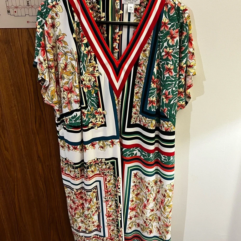 London Style Woman's Dress Size 2X Floral V-Neck Dress with Striped Accents